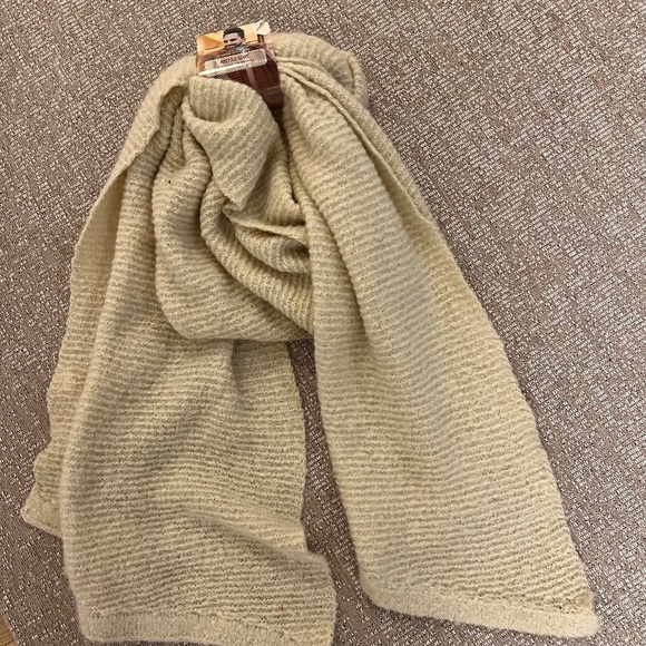 True North scarf - Picture 1 of 3